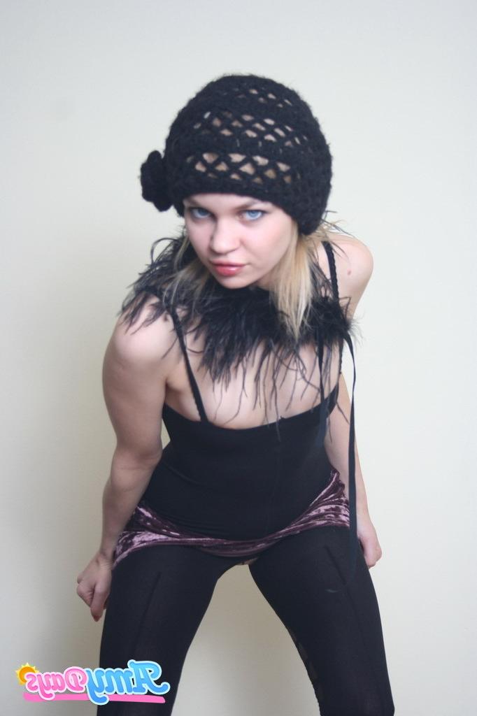 16P Blue eye skinny blonde teen in hat