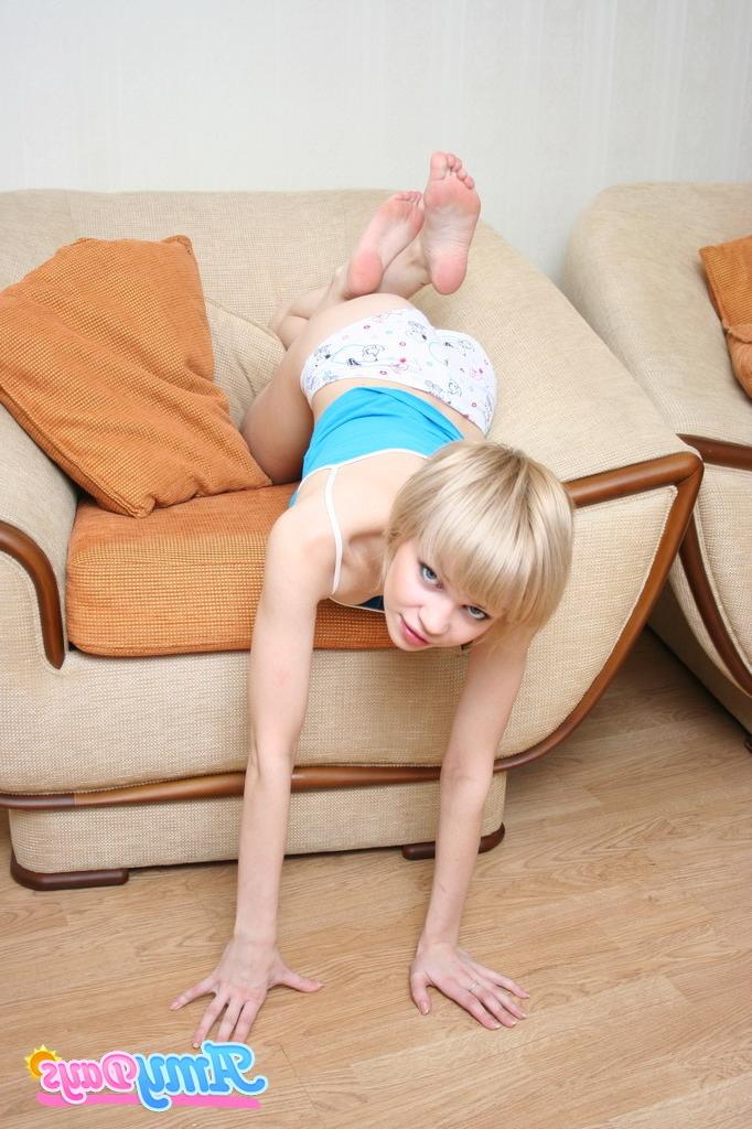 16P Short hair blonde teen tease