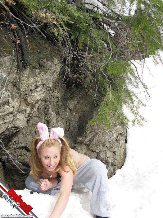 15P Sexy Snow Bunny Rachel Sexton