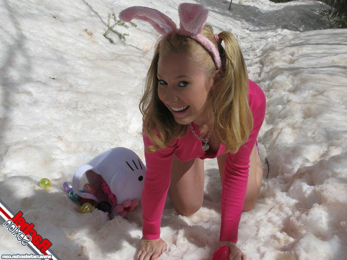 15P Sexy Snow Bunny Rachel Sexton