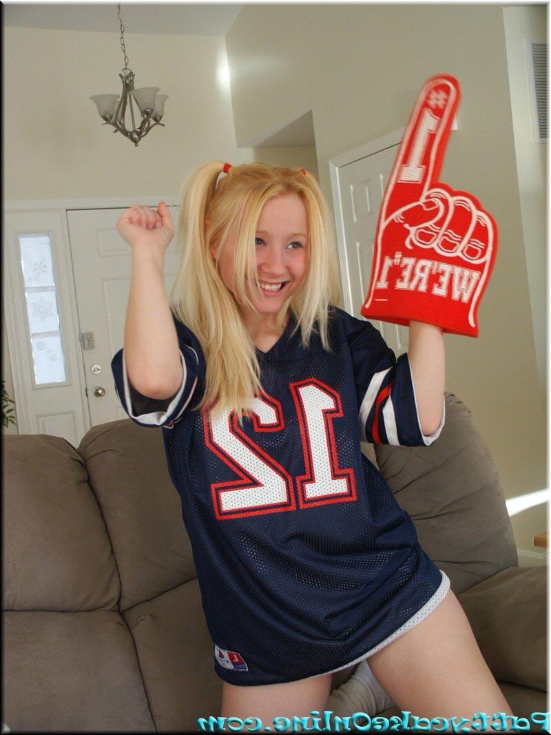 16P Blonde teen cheering for her football team