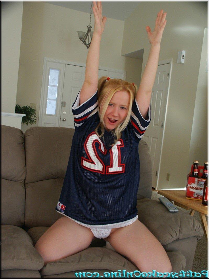 16P Blonde teen cheering for her football team
