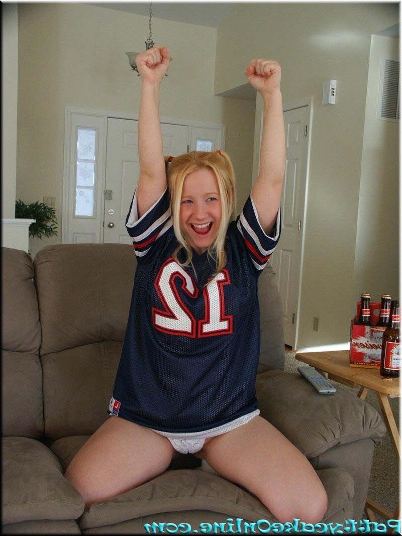 16P Blonde teen cheering for her football team