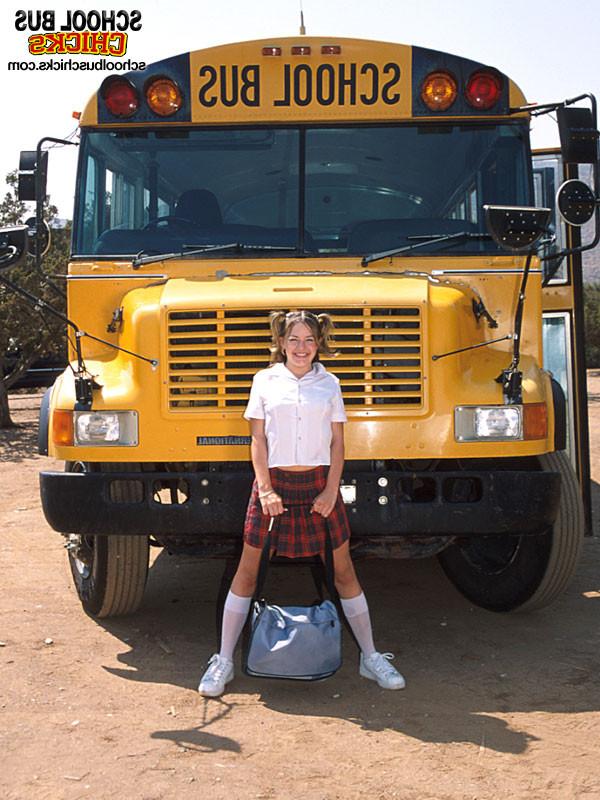 13P Schoolgirls Caught Pussy Playing In The Schoolbus