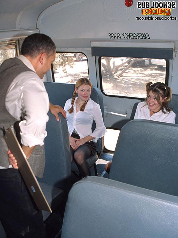 13P Schoolgirls Caught Pussy Playing In The Schoolbus