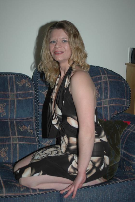 17P First Time Blonde Housewife Spreads Her Pussy Lips