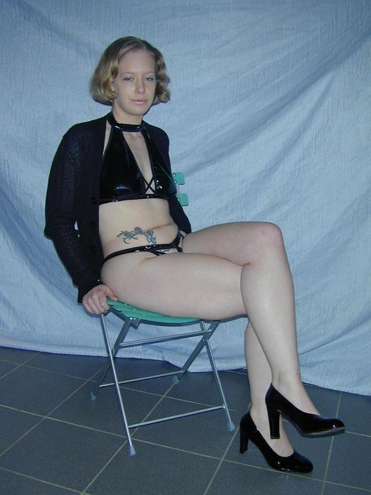 16P First Time Mom Strips and Spreads Pussy on Chair