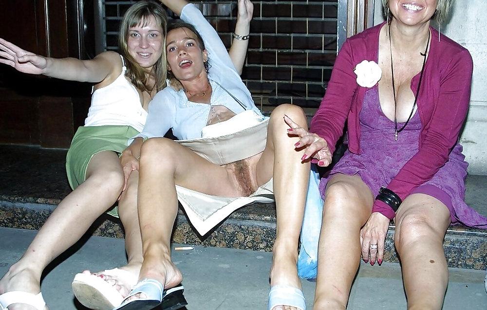 21P Hairy pussy upskirt