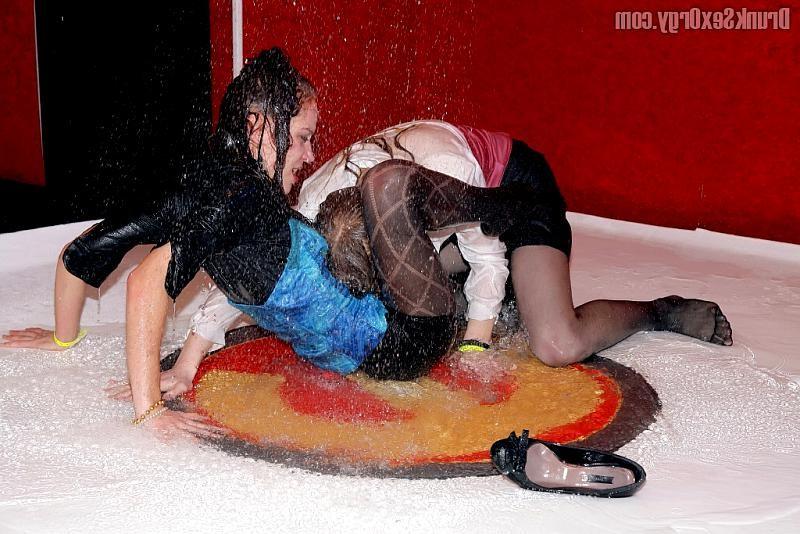 19P All the races getting face creamed