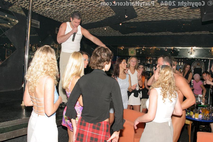 11P Pretty babes having sex at the club