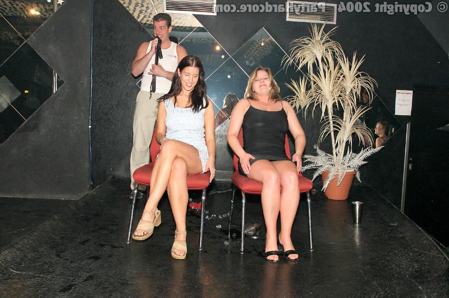 11P Pretty babes having sex at the club