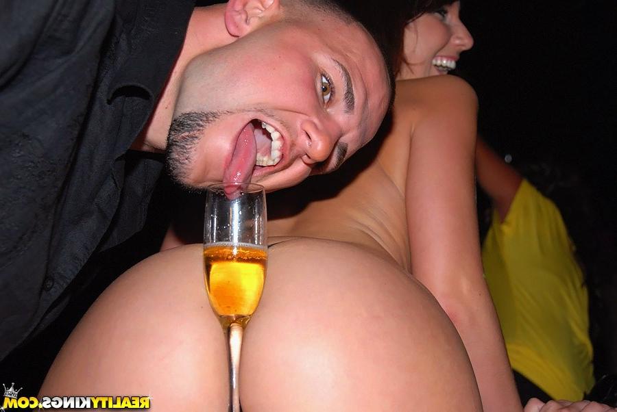 14P Amazing hot plump ass brunette gets fucked hard in the back of the club in these