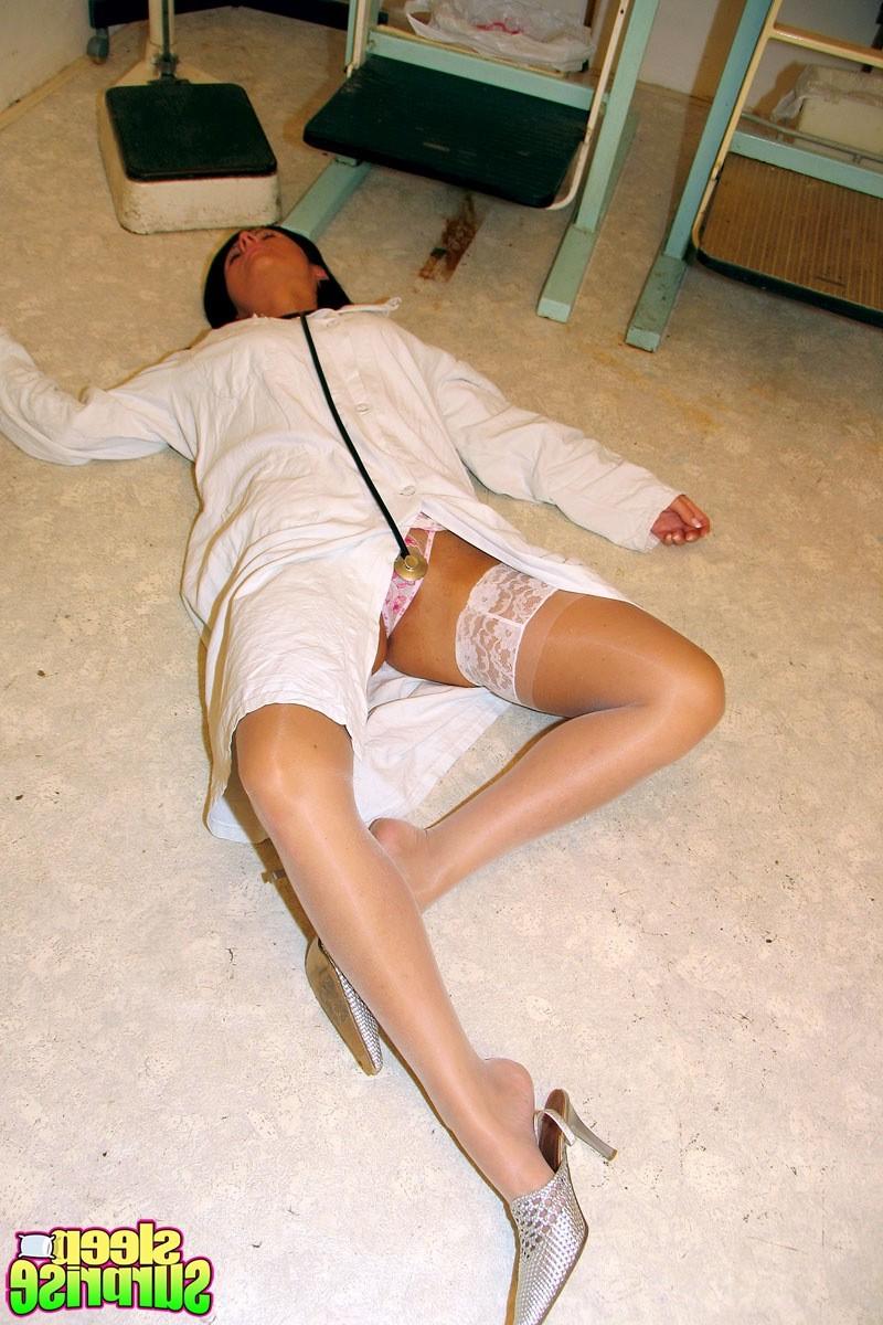 14P Passed out teen nurse gets fucked while she's knoced out