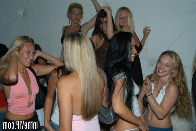 15P Super hot club babes are gettin crazy in the club in these hot pix