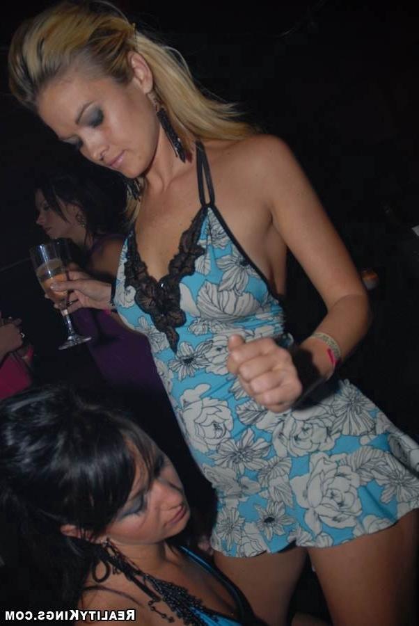 18P Come check out this amazing club sex with these horny lesbian babes in these ful