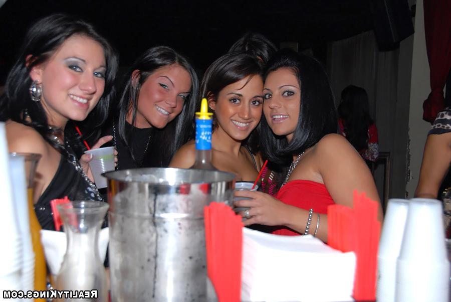 12P Amazing club babe franchiles and the girls get dildo fucked in these amazing clu