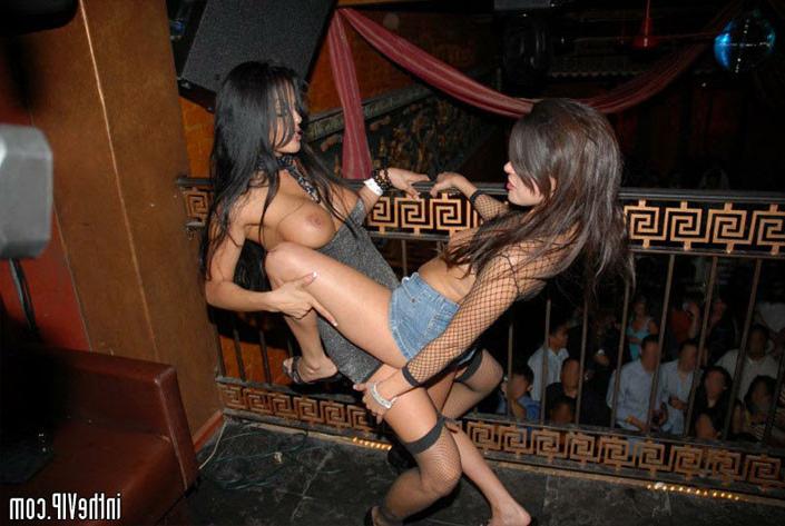 15P Hot club action here in these super steamy pics