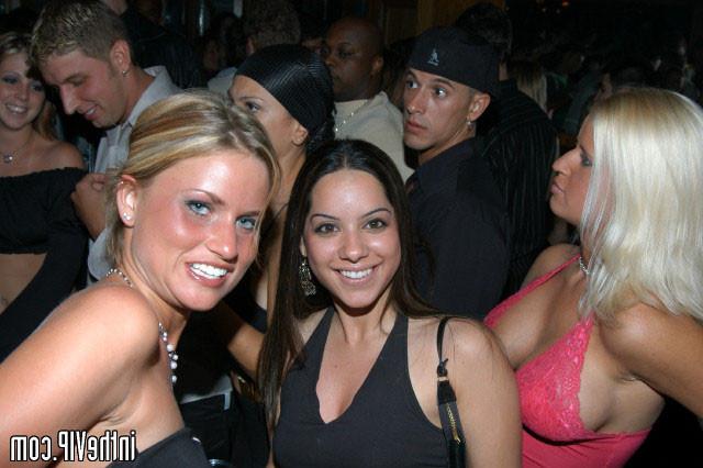 13P Hot chick dances at the club then fucks two dicks
