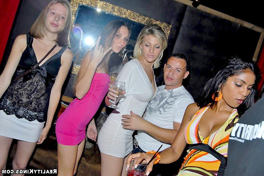 18P Chk out these hot club sluts afterhours at the sex party