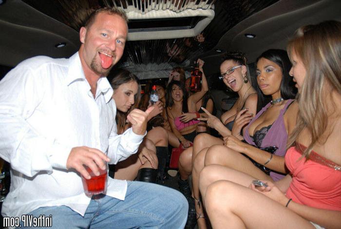 16P Hot club pics turns into sexy action on the dancefloor