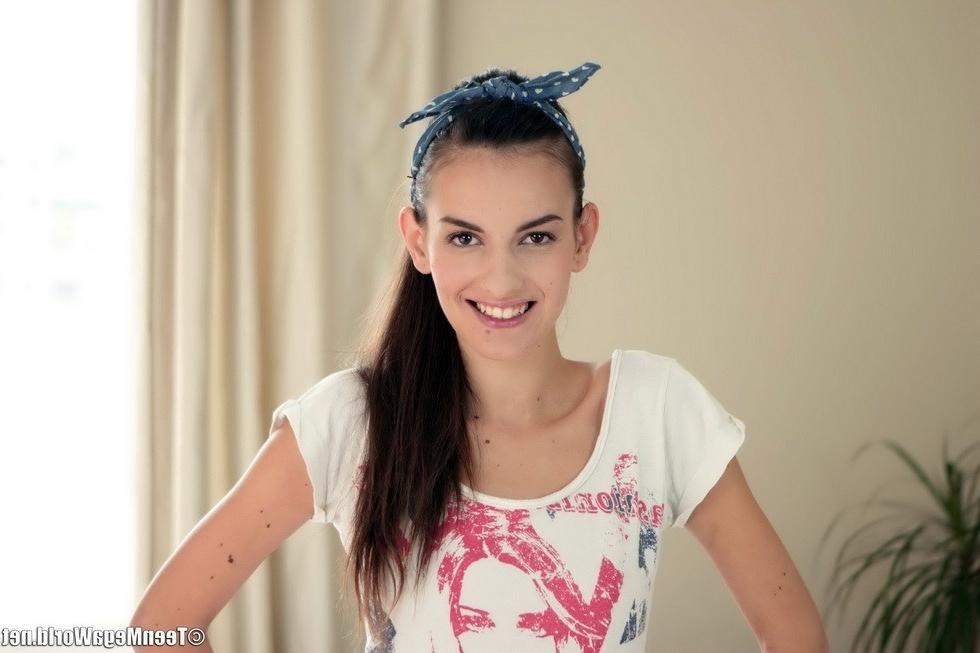 15P Pretty teen angel Nikola showing titties and pussy