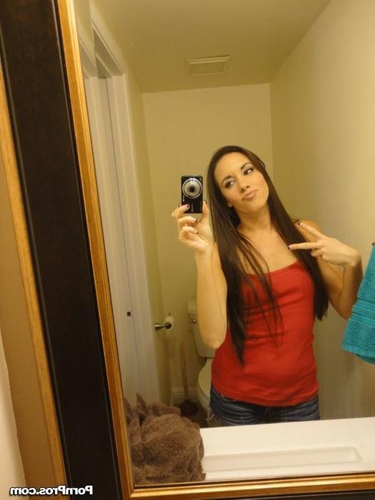 12P Hot White Girl's Naughty Camera Scandal 