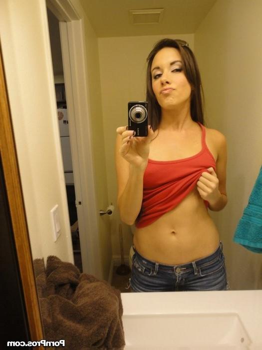 12P Hot White Girl's Naughty Camera Scandal 