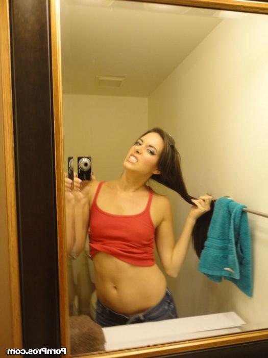 12P Hot White Girl's Naughty Camera Scandal 