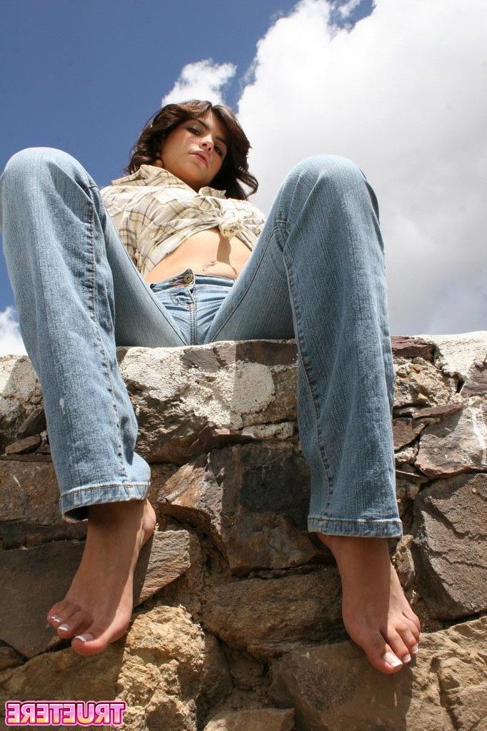 16P Teen girl in jeans outside