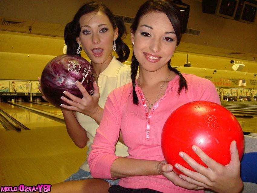 16P two pigtailed teens giving a blowjob sandwich