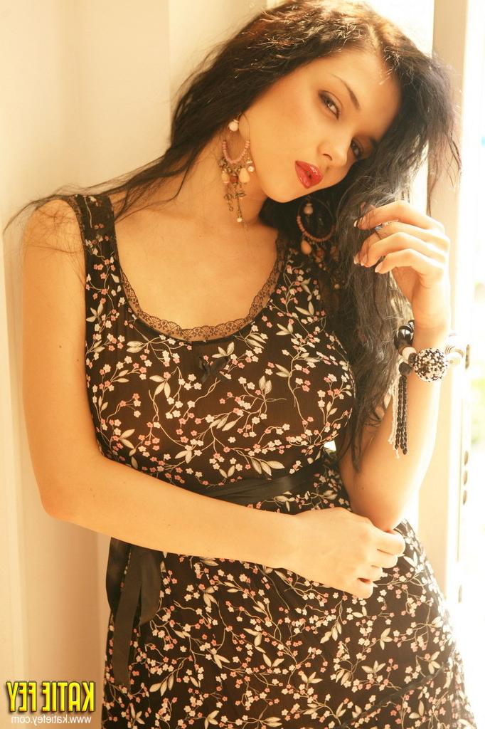 15P Gorgeous teen gets nude