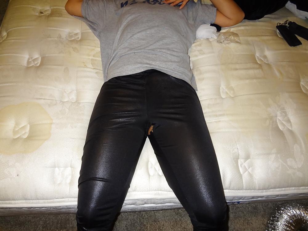 8P Wife in Leggings and Panties