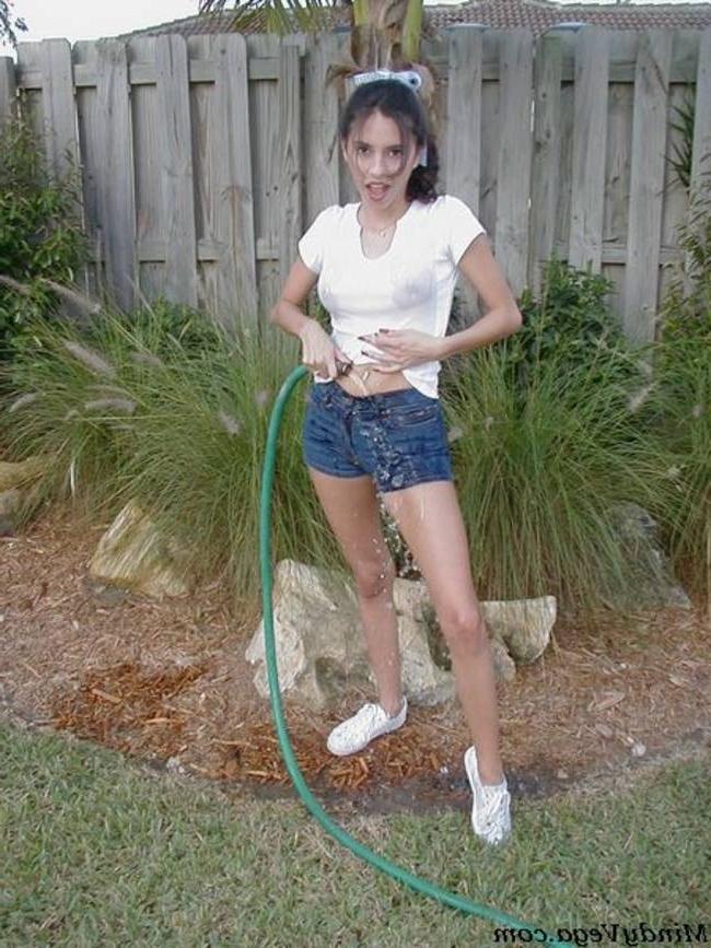 15P Mindy Vega outside in a wet t-shirt