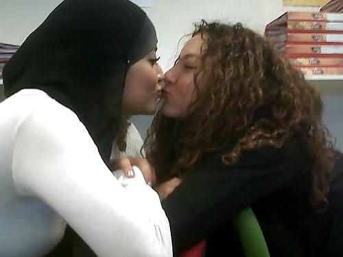 6P Arab girls