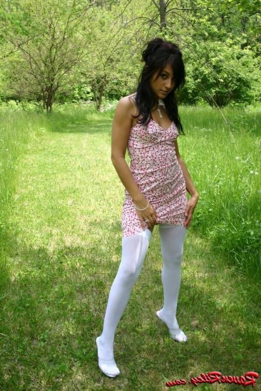 15P Brunette teen exposing her nice boobs outdoor