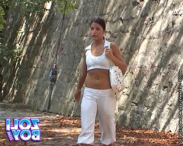 16P Joanne  fisting herself deeply and pissing outdoor