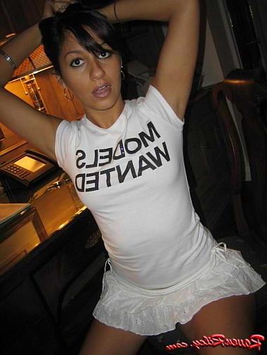20P Brunette strips white tshirt spreading