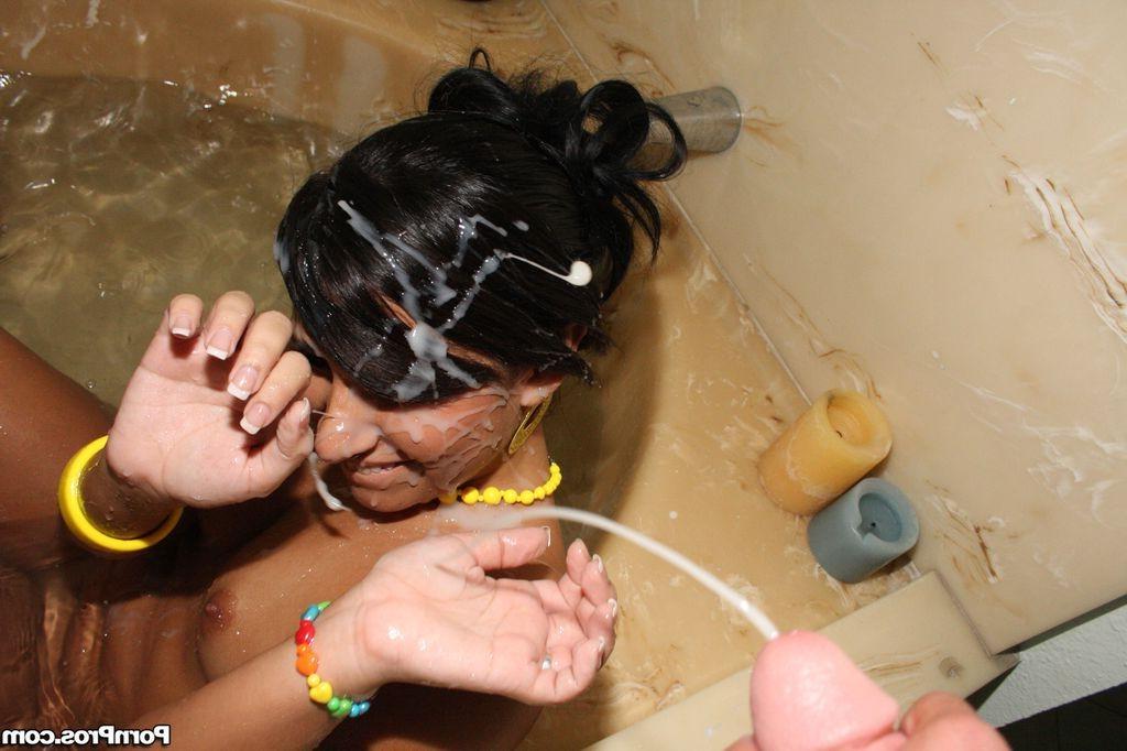 16P Amy Brooke gets a load of sperm in the bathtub