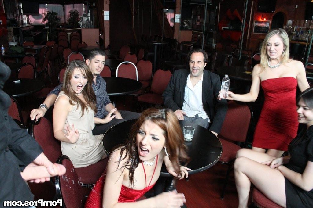 16P Evilyn Fierce and her friends creamed in an orgy