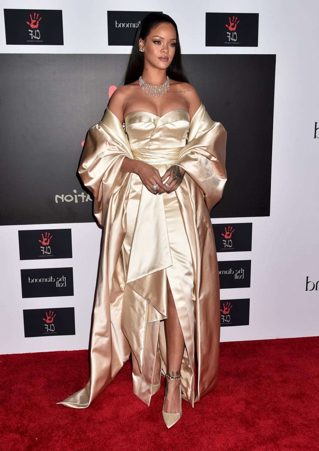 16P Busty Rihanna braless in strapless satin dress