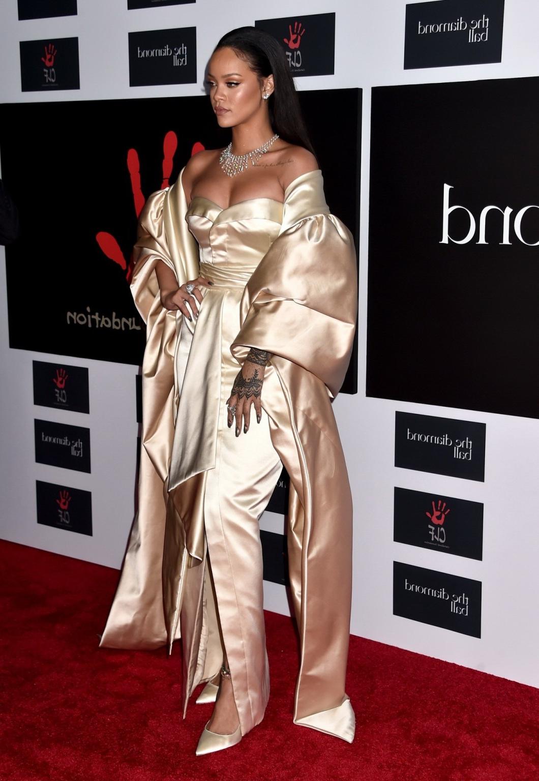16P Busty Rihanna braless in strapless satin dress