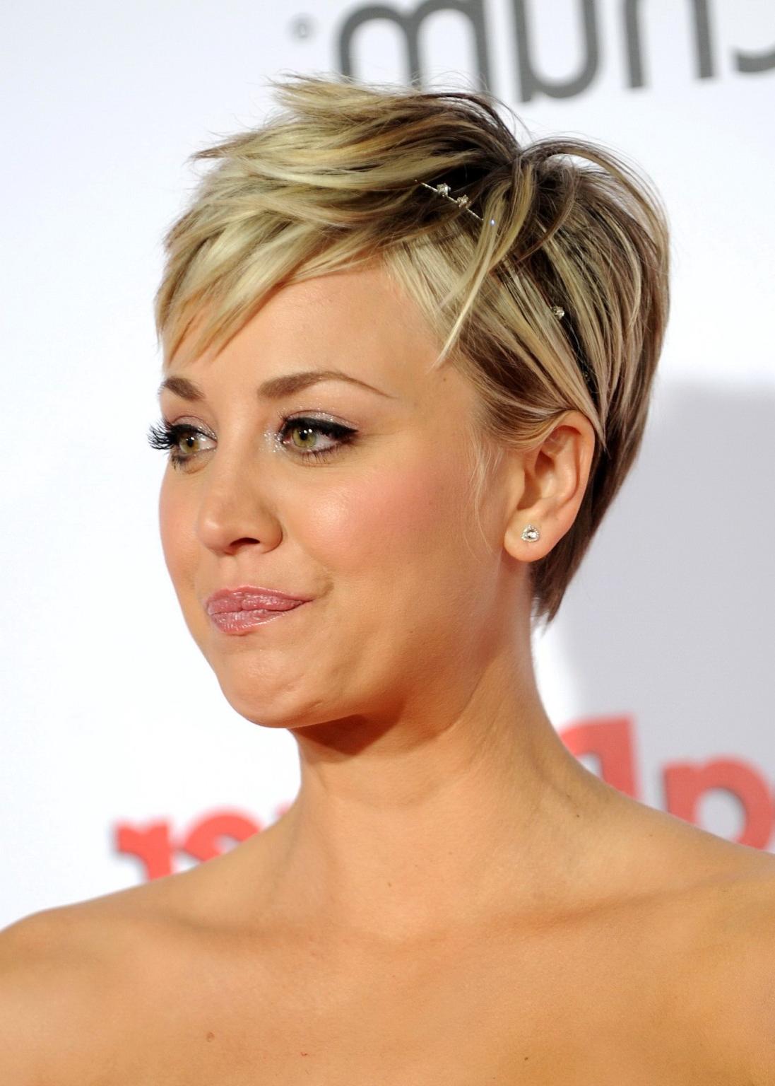 16P Busty Kaley Cuoco wearing a strapless dress at The Wedding Ringer premiere in Ho