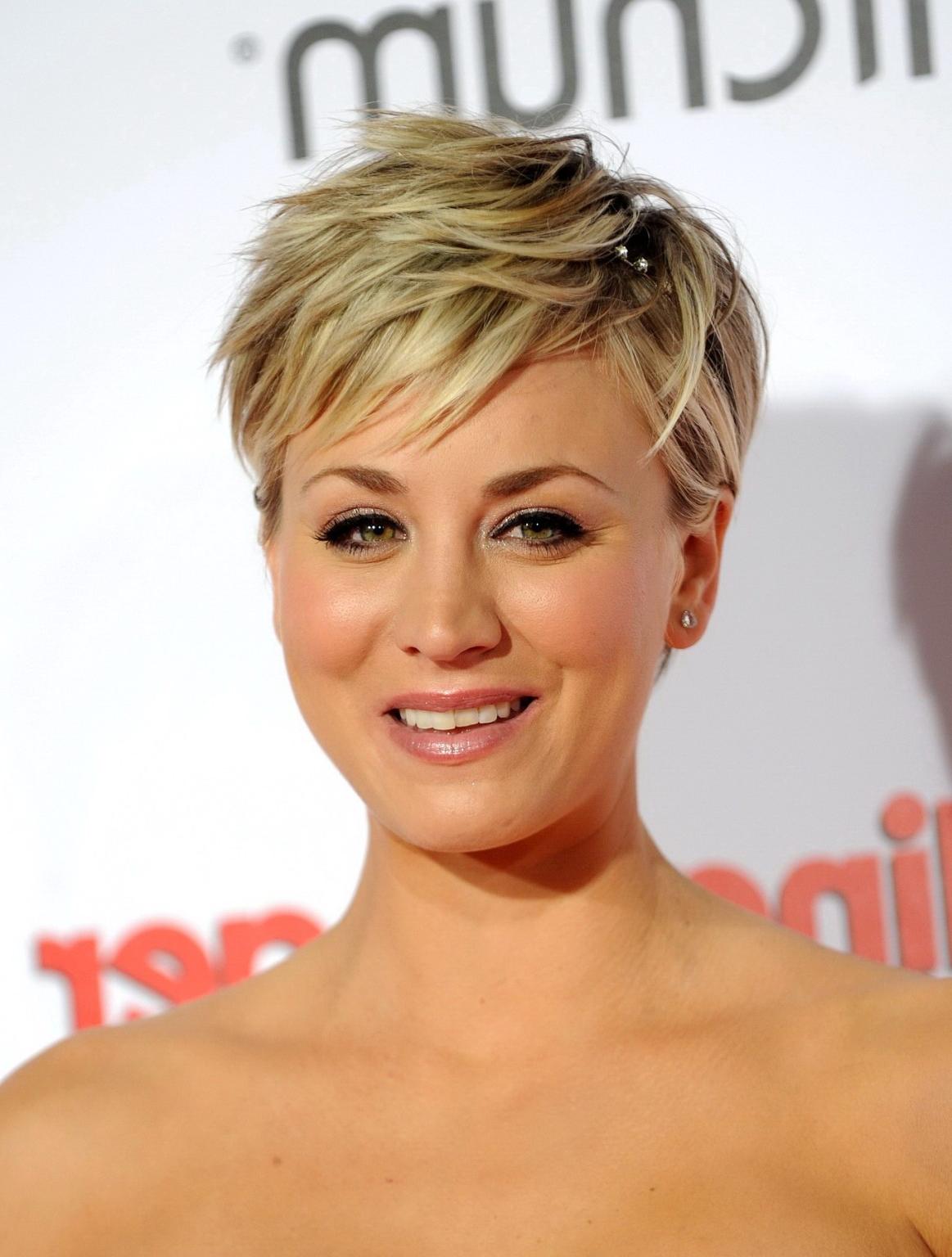 16P Busty Kaley Cuoco wearing a strapless dress at The Wedding Ringer premiere in Ho