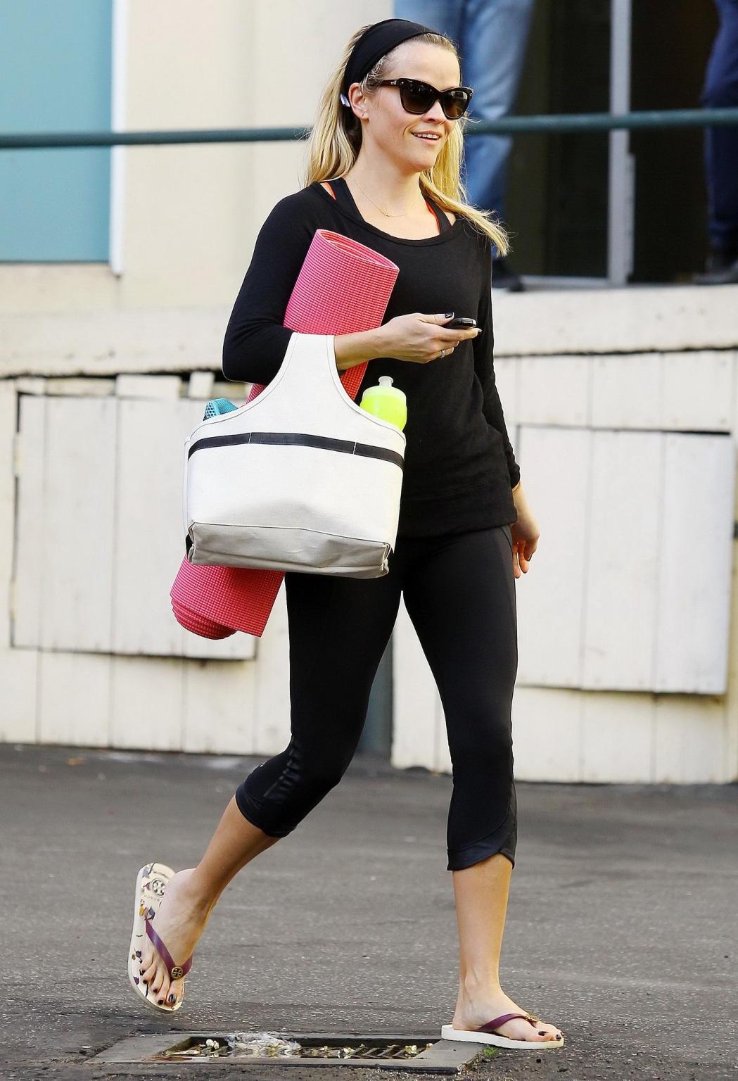 10P Reese Witherspoon showing off her ass in black tights outside a gym in Brentwood