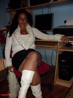 24P Nylon - Upskirt - Bein