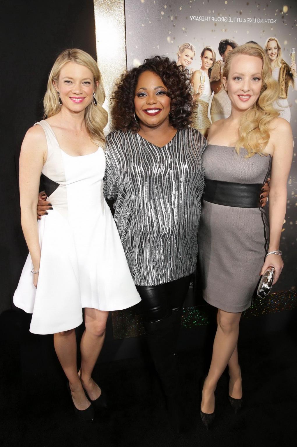 16P Amy Smart cleavy and leggy in a white mini dress at The Single Moms Club premier