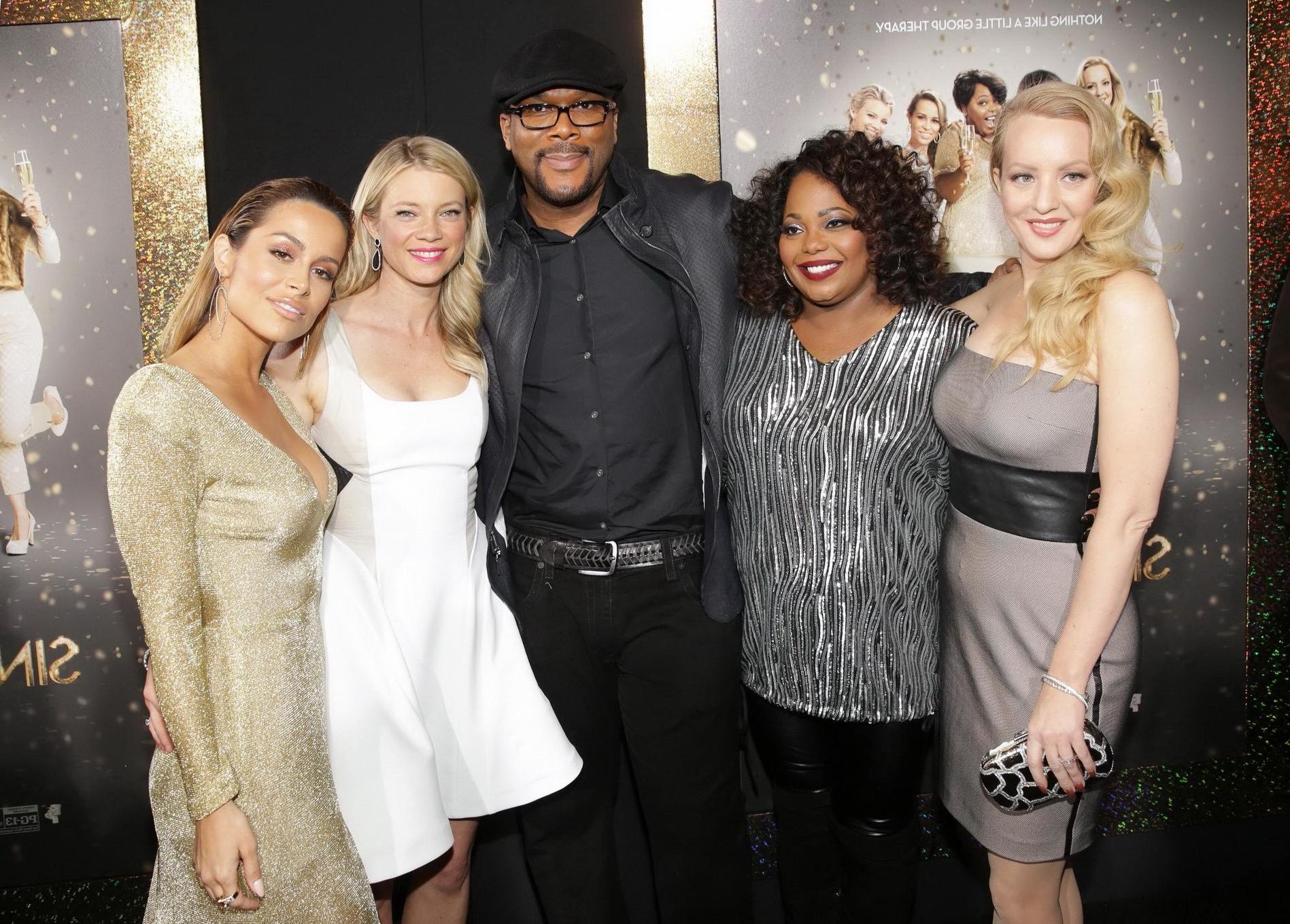 16P Amy Smart cleavy and leggy in a white mini dress at The Single Moms Club premier