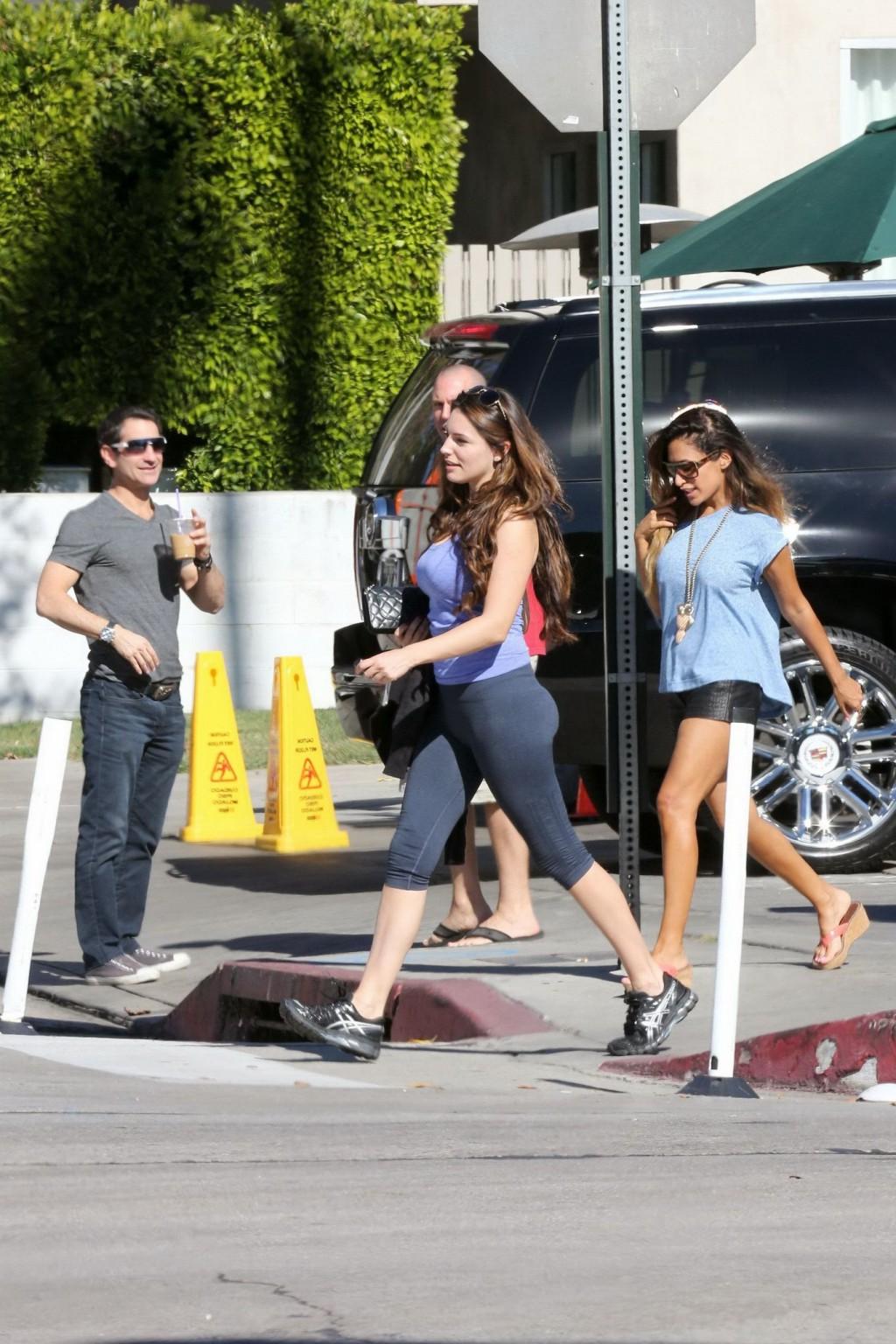 16P Kelly Brook flaunts her curves in a tank top and tights after a gym in LA