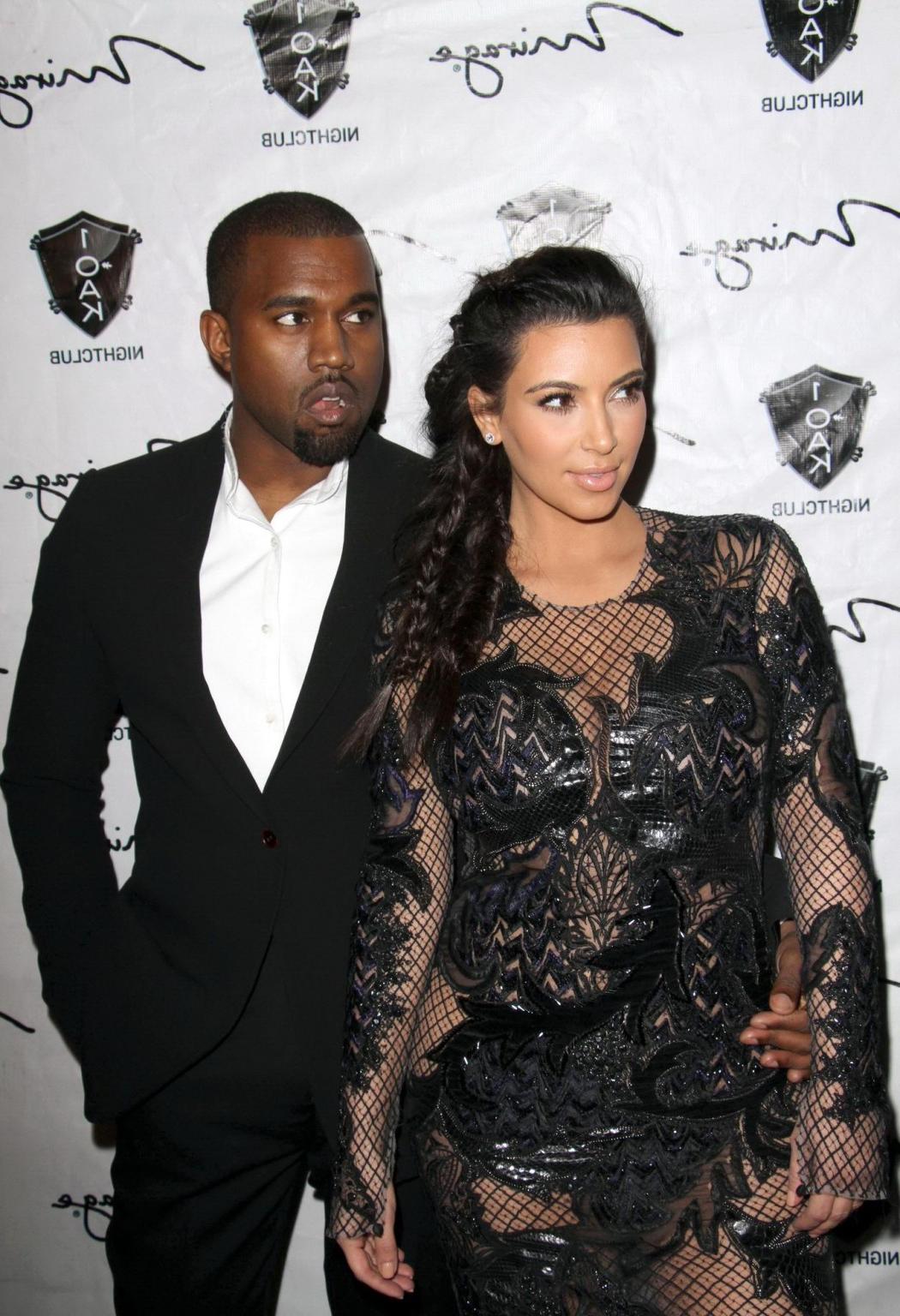 10P Kim Kardashian in black fishnet dress hosting the New Year's Eve Countdown in La