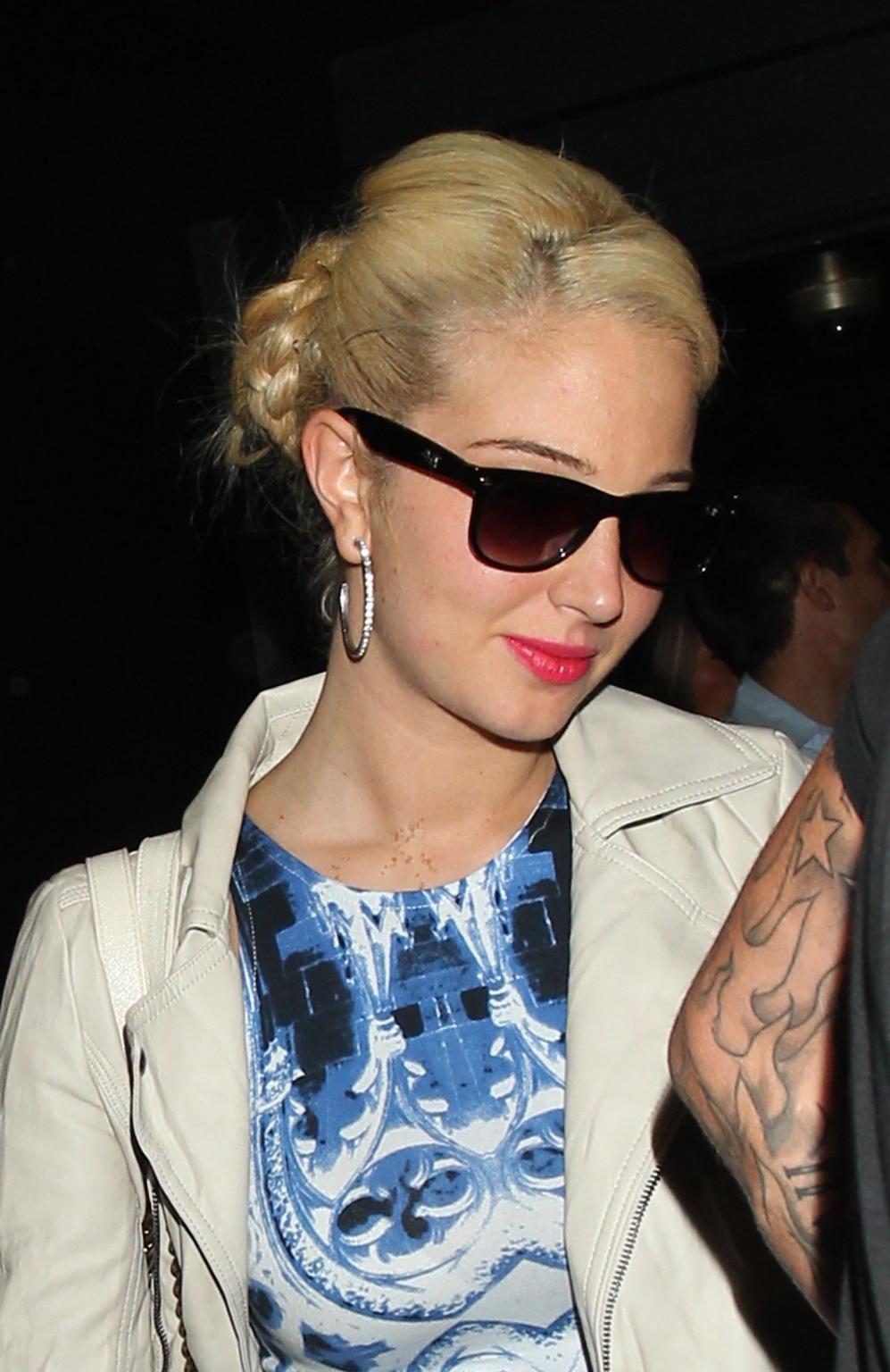 10P Tulisa Contostavlos flashing her panties outside a nightclub in London